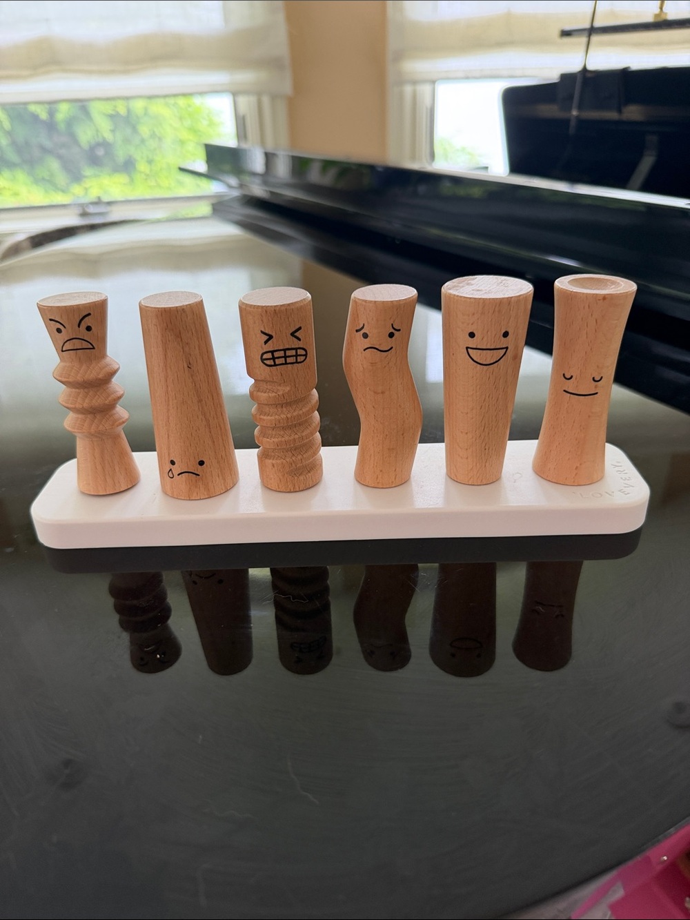 Natural Wood Emotion Peg Set – Neutral Expression Toys (6 pcs)